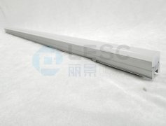 為什么線條燈硅膠燈罩?jǐn)D出時(shí)要噴油？
